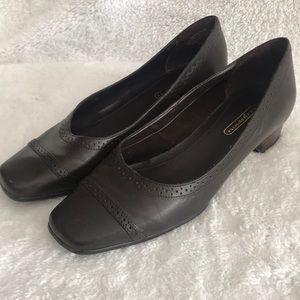 Easy Spirit brown leather flat 1” heels